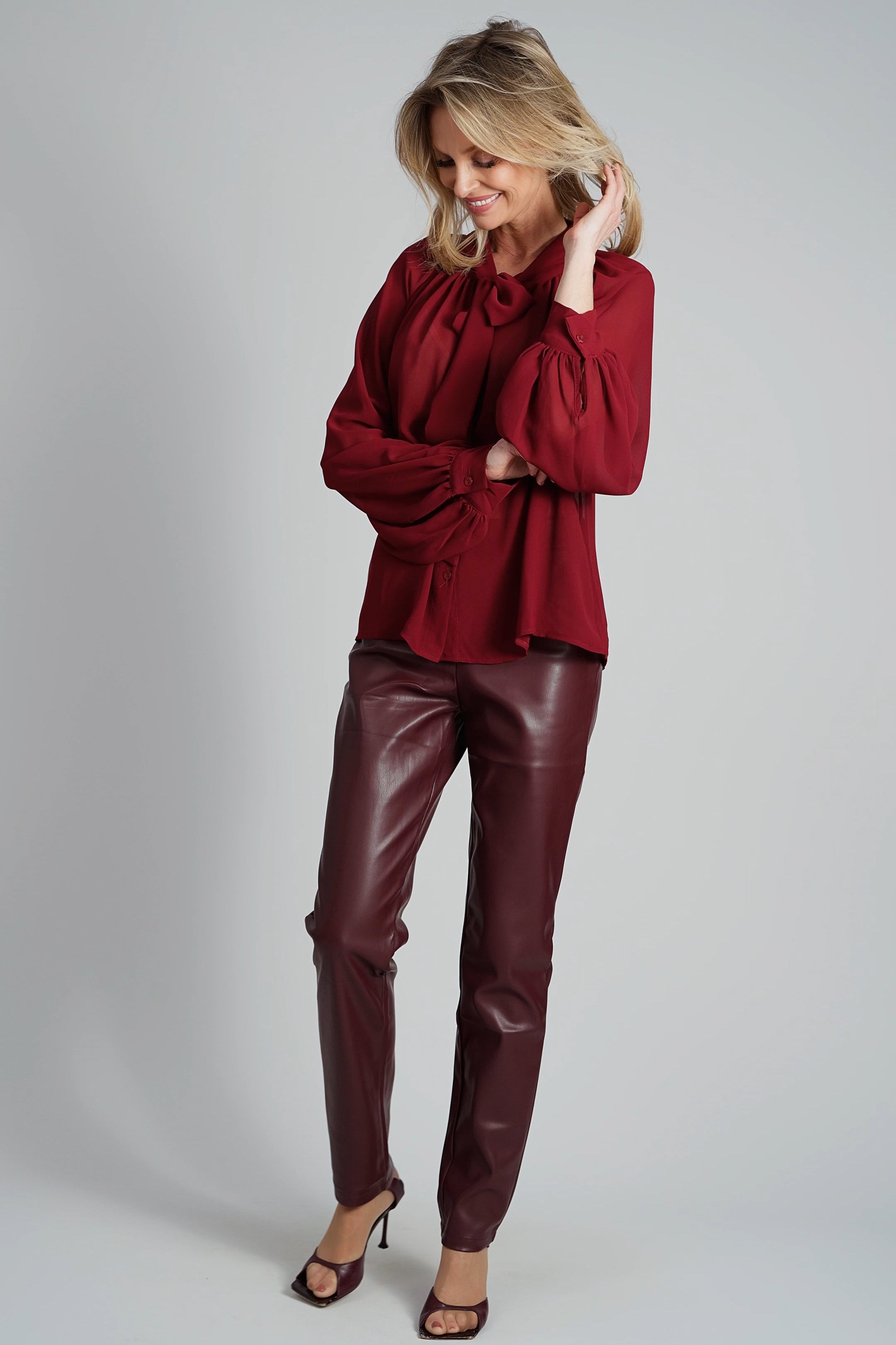 Bordeauxrode blouse met strik-MyEssentials