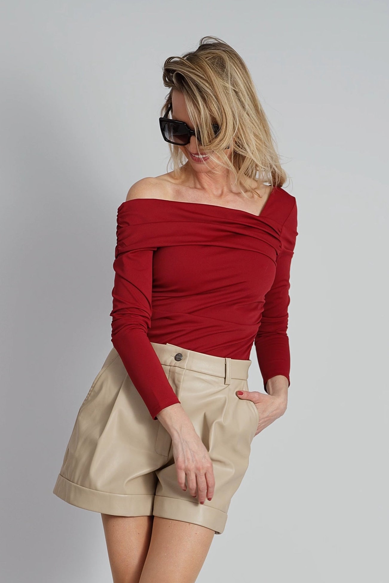 Bordeauxrode body met lange mouwen en open schouder-MyEssentials