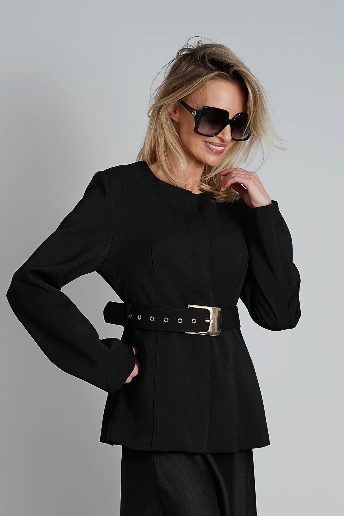 Zwart jasje met riem-MyEssentials