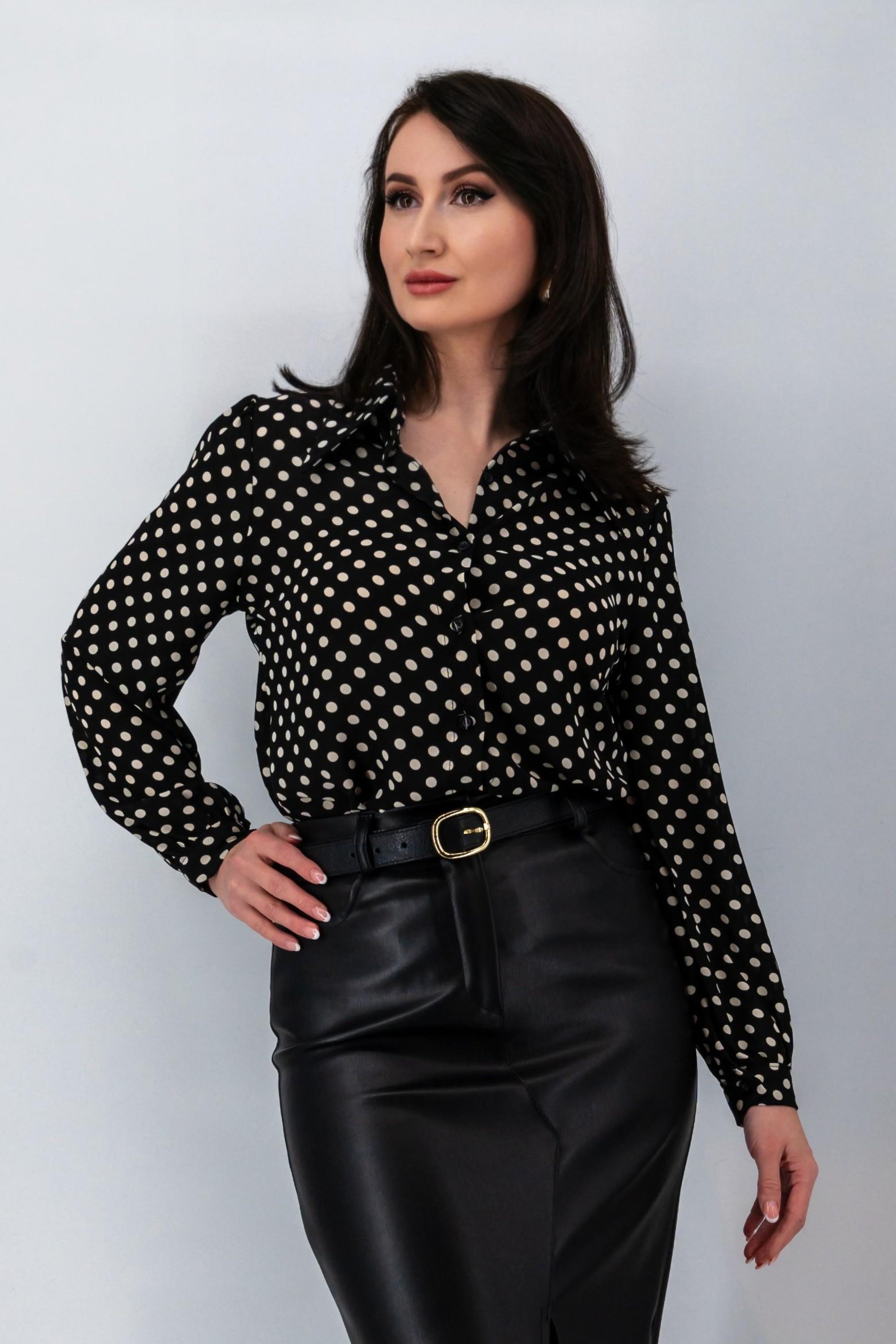 Zwarte blouse met beige stippen-MyEssentials