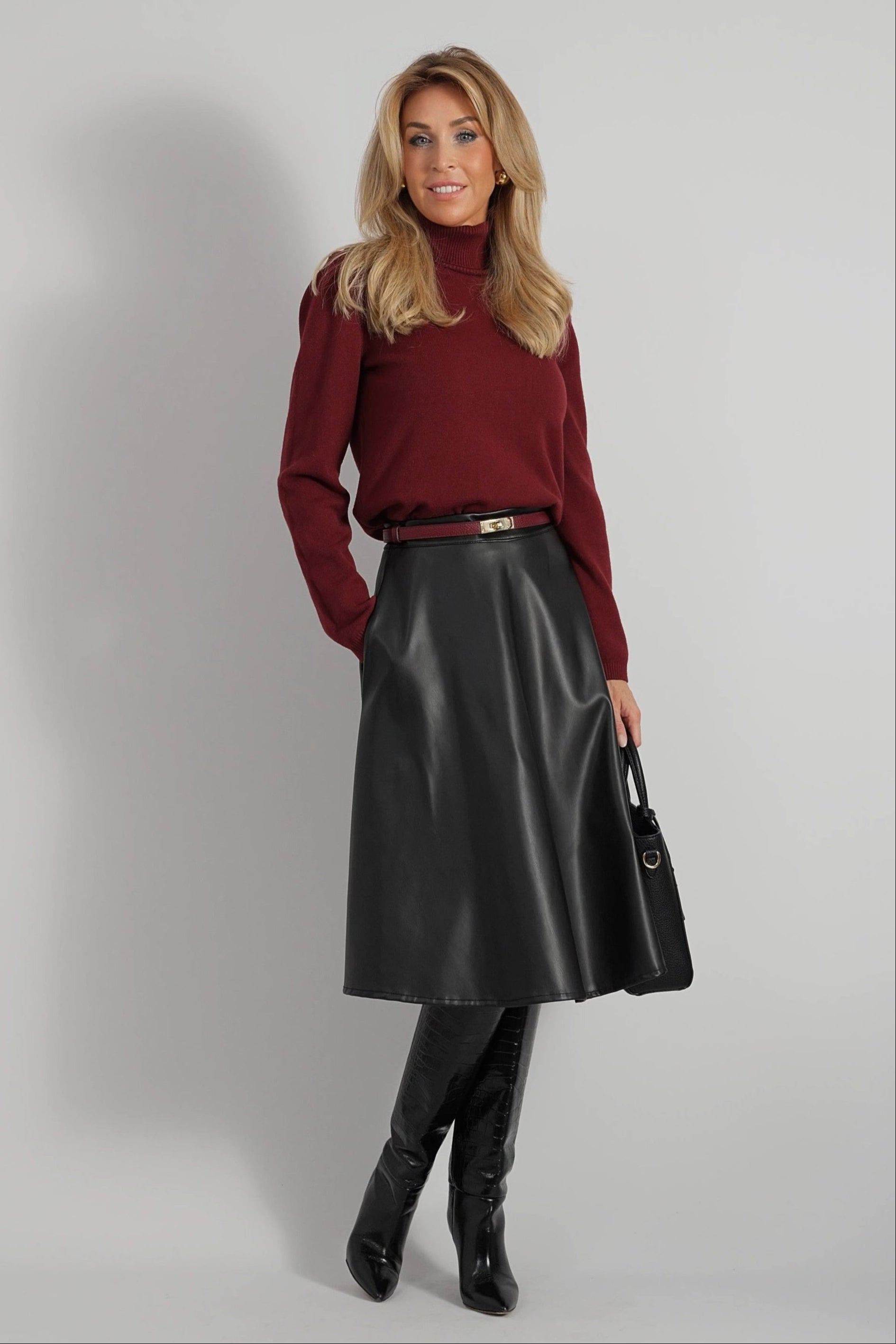 Zwarte imitatieleren uitlopende rok met zakken-MyEssentials
