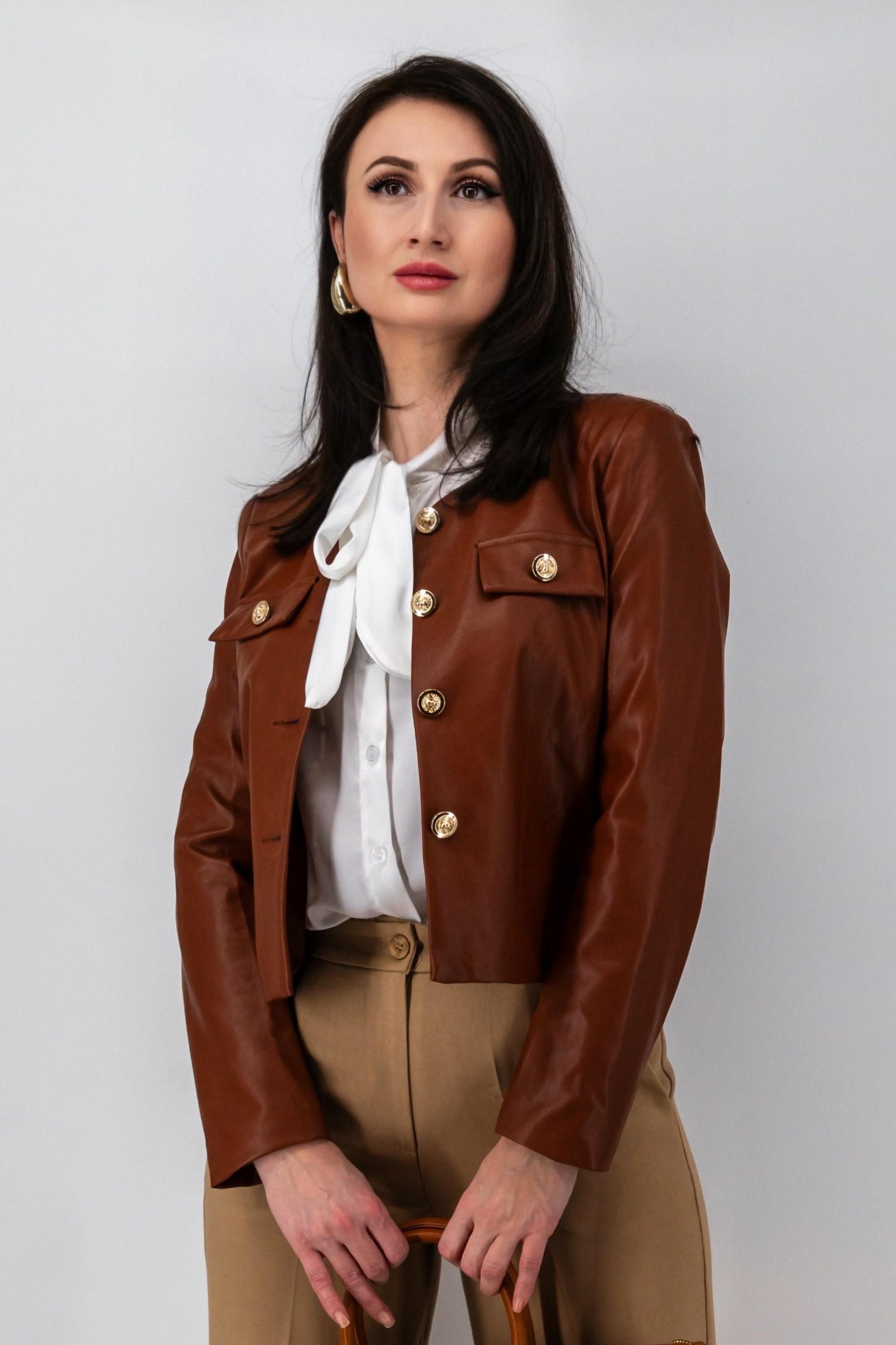 Cognackleurig cropped jasje in imitatieleer-MyEssentials