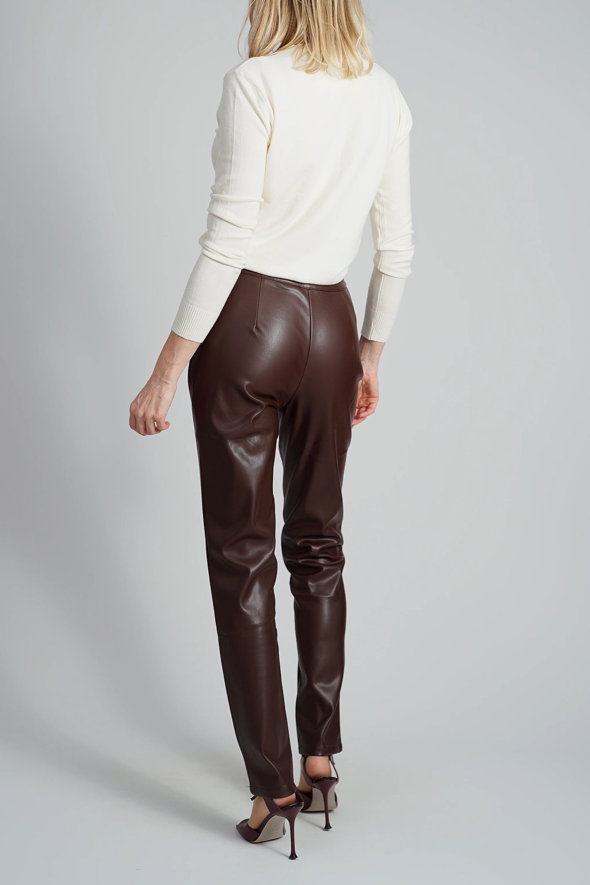 Donkerbruine imitatieleren broek met smalle pijpen-MyEssentials