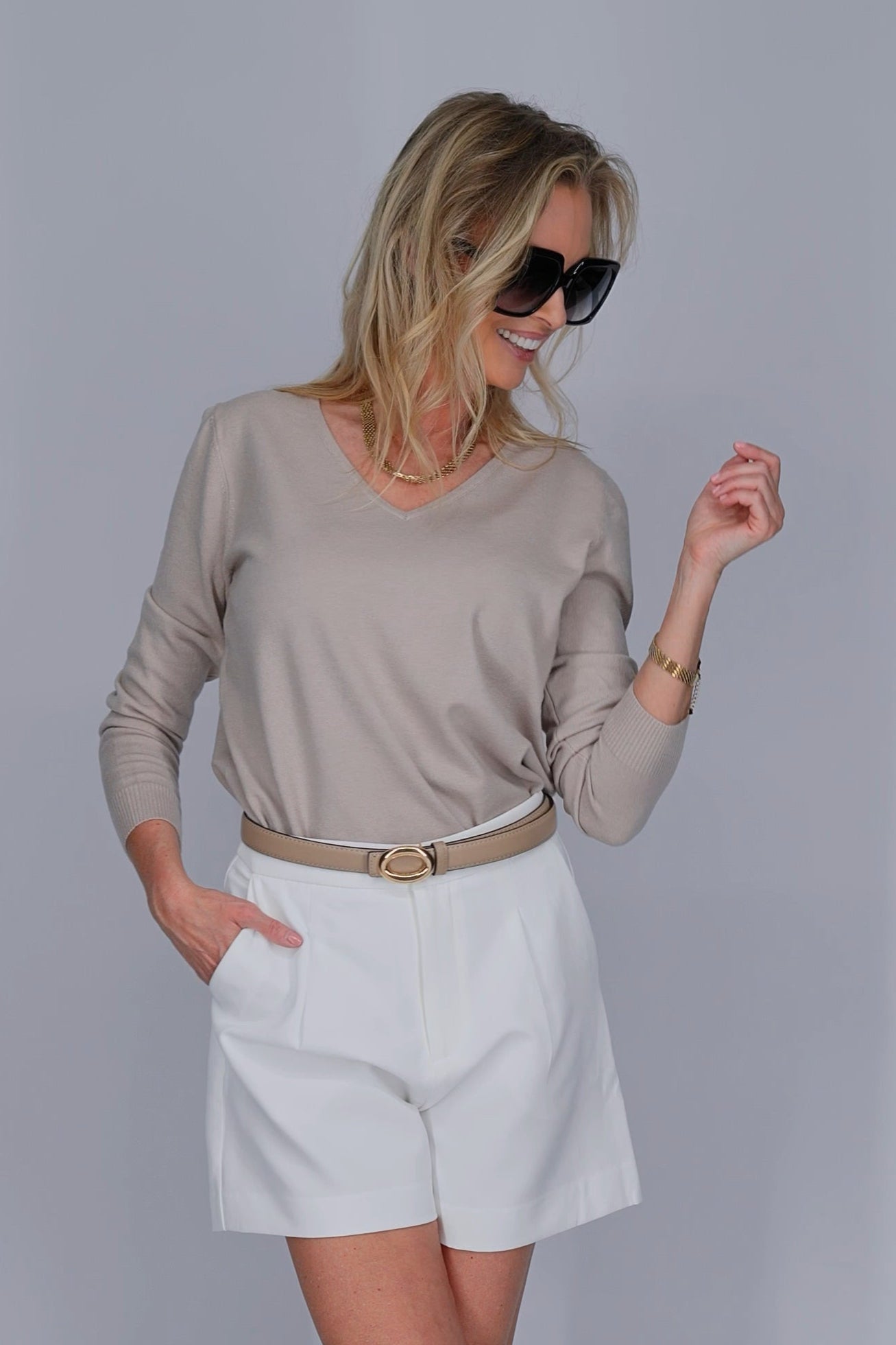 Taupekleurige V-hals pullover-MyEssentials