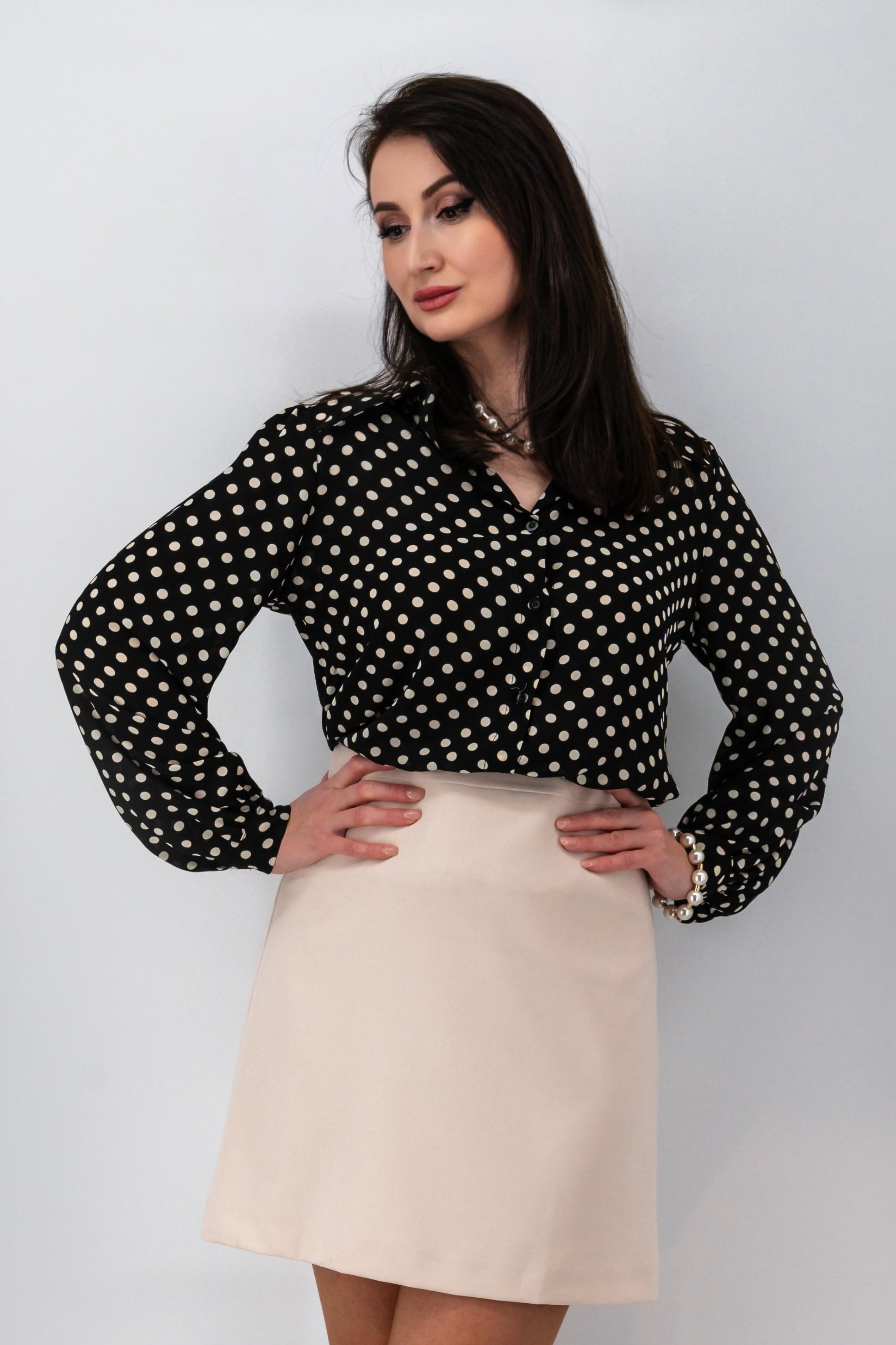 Zwarte blouse met beige stippen-MyEssentials