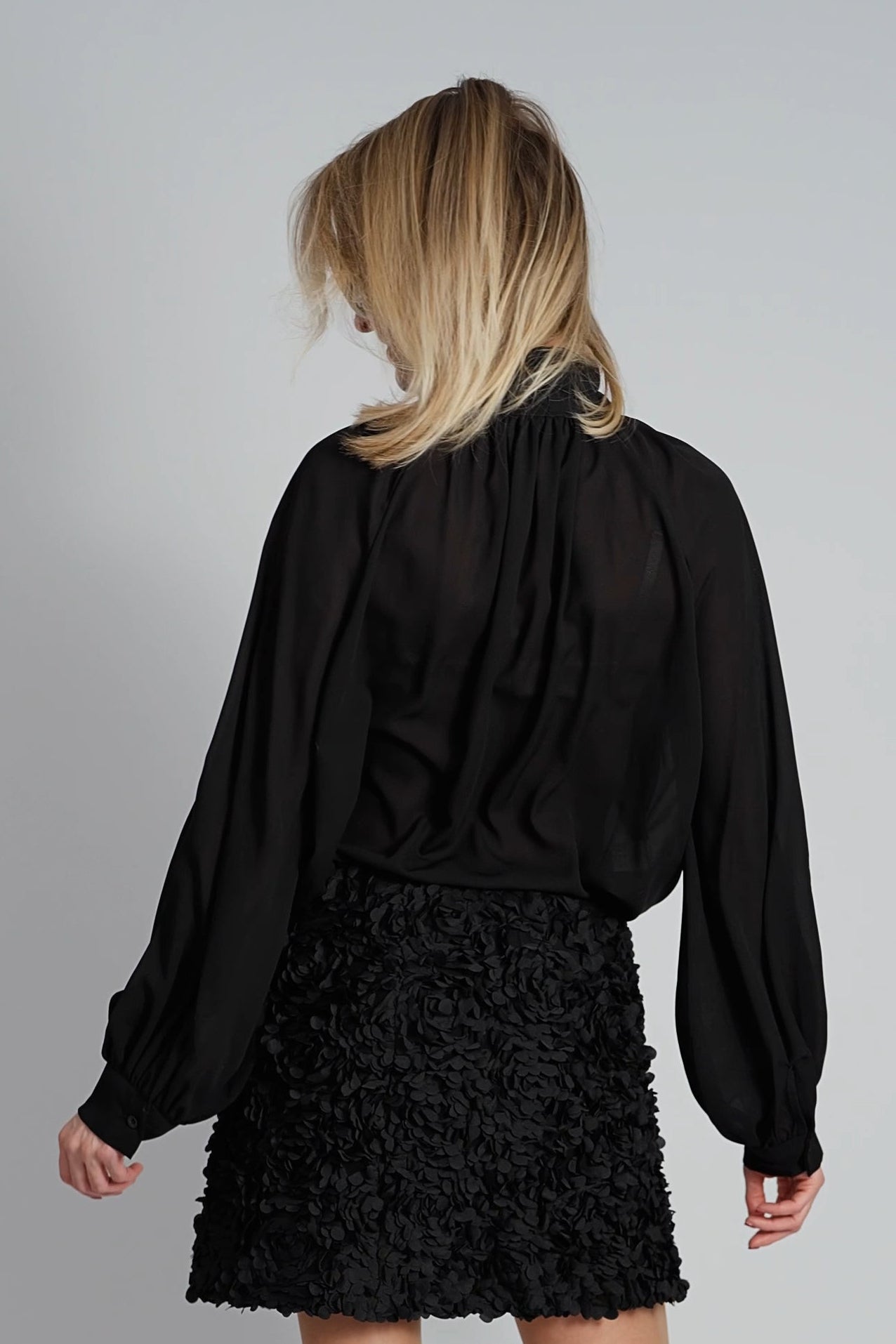 Zwarte blouse met strik-MyEssentials